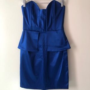 Lulu’s royal blue strapless dress